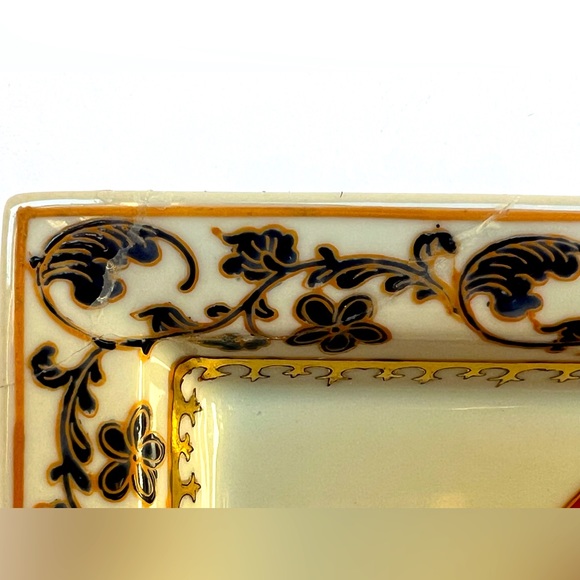 Tozai Gilt-Decorated Handpainted Decorative Porcelain Heraldic Tray. Small Crack - Picture 7 of 7